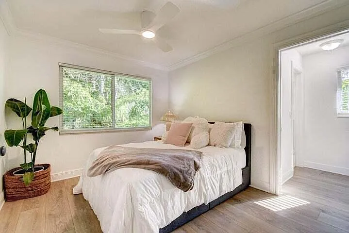 45 SE 7th Ave #8 — Photo 12