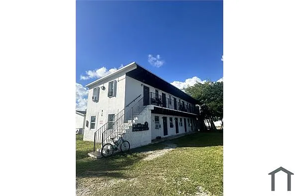 Building Photo - 845 SW 6th St #3