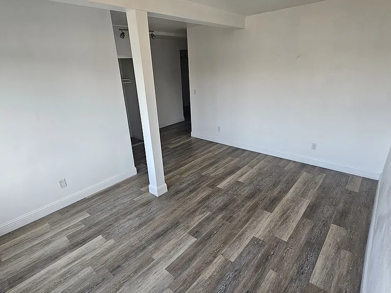 1400 Lakeshore Ave #10 — Photo 6