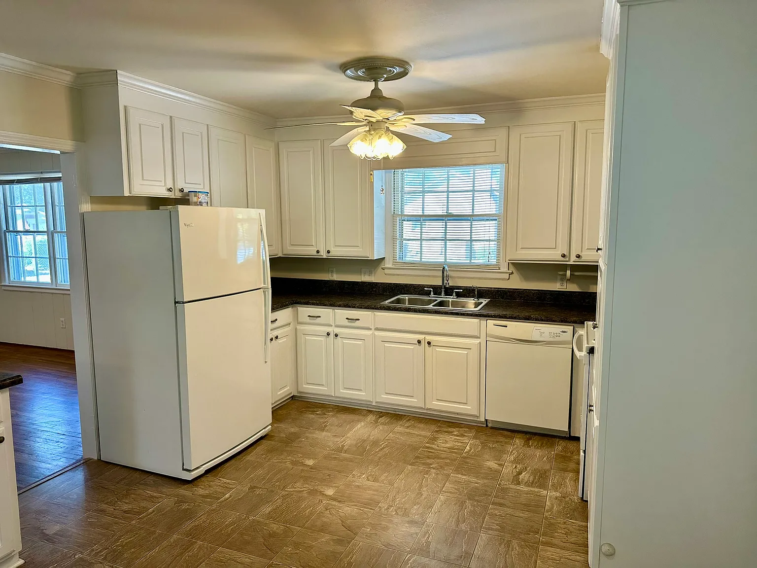 3 bed, 1888 sqft, $1,800 — Photo 3