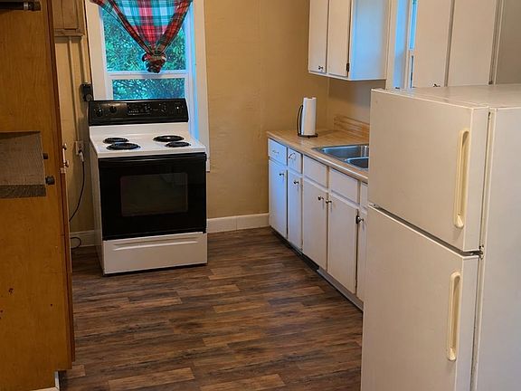 3rd image of 415 Patterson Rd