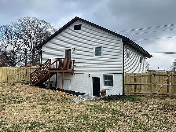 3rd image of 407 I St