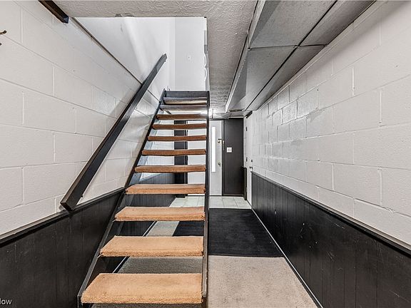5th image of 2095 Penguin Ave