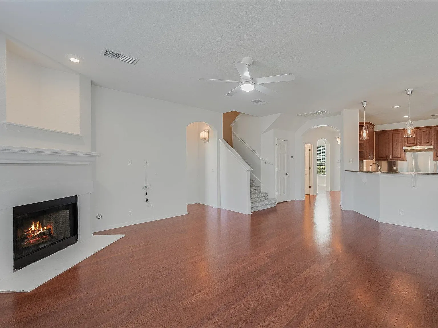 4 bed, 3.5 bath, 2691 sqft, $4,500 — Photo 4