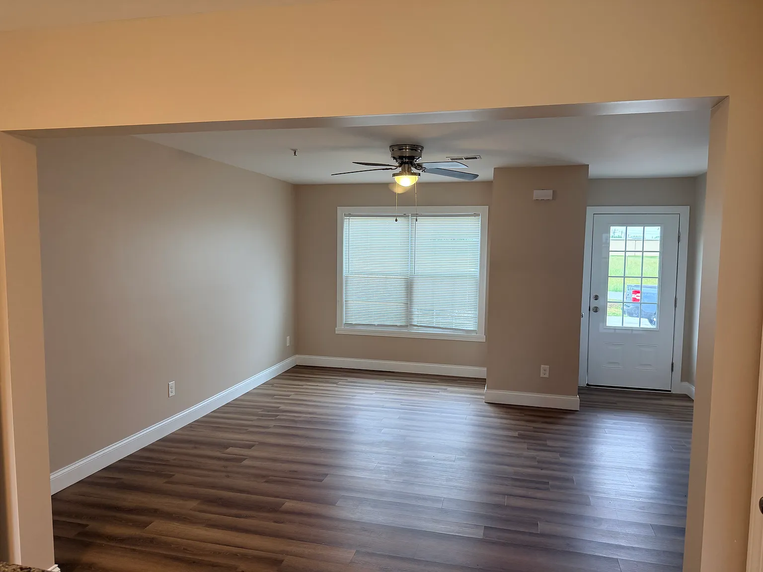 3 bed, 2.5 bath, 1203 sqft, $1,625 — Photo 3