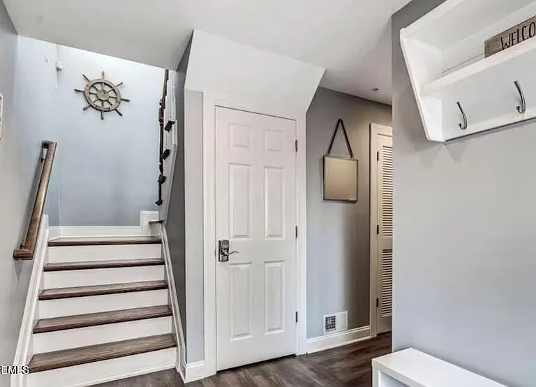 21 Blaine Ave #24 — Photo 3