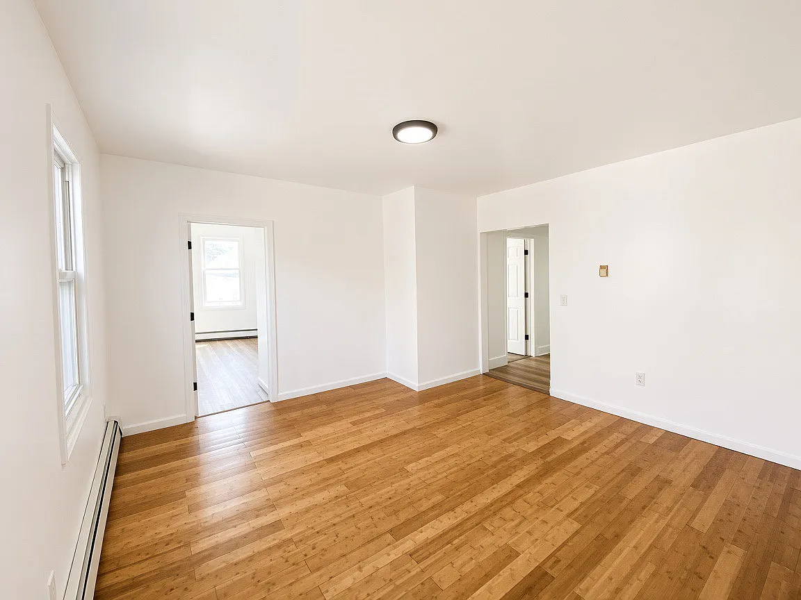 3 bed, $2,400 — Photo 2