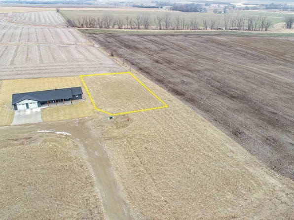 202 S 8th Ave, Doon, IA 51235