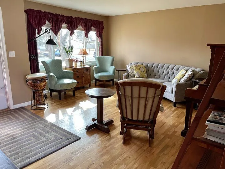 4 bed, 1.5 bath, 2064 sqft, $1,975 — Photo 2