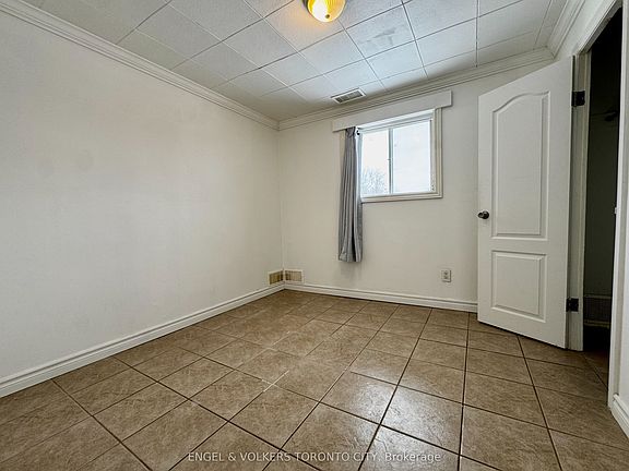 3rd image of 41 Essa Rd S #2