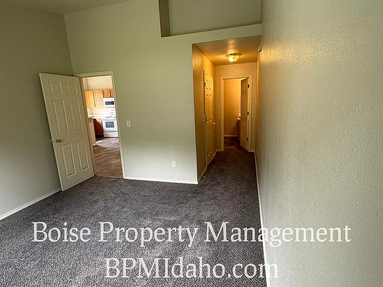 1301 Diamond Ct — Photo 5