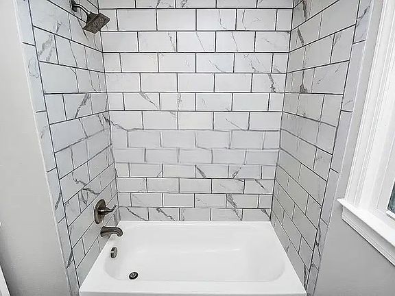 2nd image of 607 Westwood Cir #4