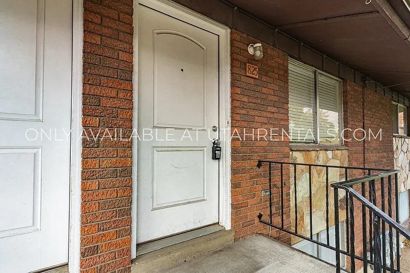 2 bed, 1.0 bath, 430 sqft, $1,100 — Photo 2