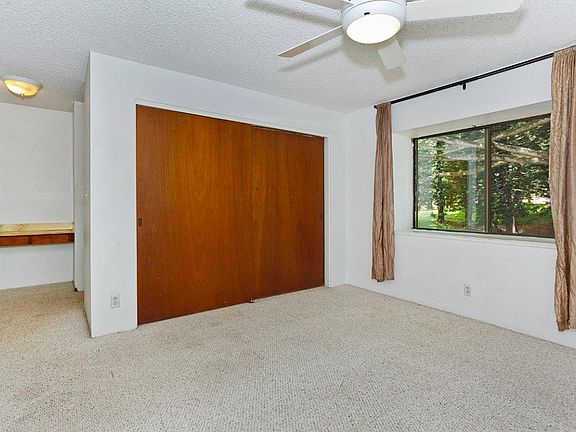 5th image of 46-49 Aliianela Pl APT 1725