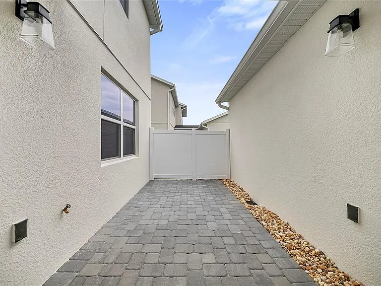 1856 Crowncrest Dr — Photo 39