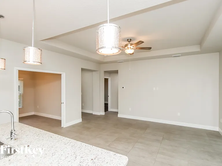 926 Braganza Ave SE — Photo 4