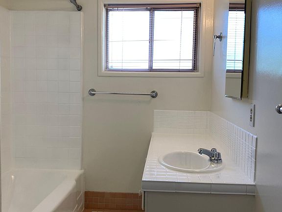 4th image of 4973 Glen Iris Ave #1/4