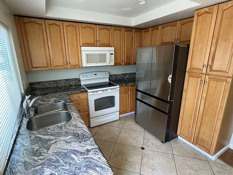 1910 W Palmyra Ave #92 — Photo 6