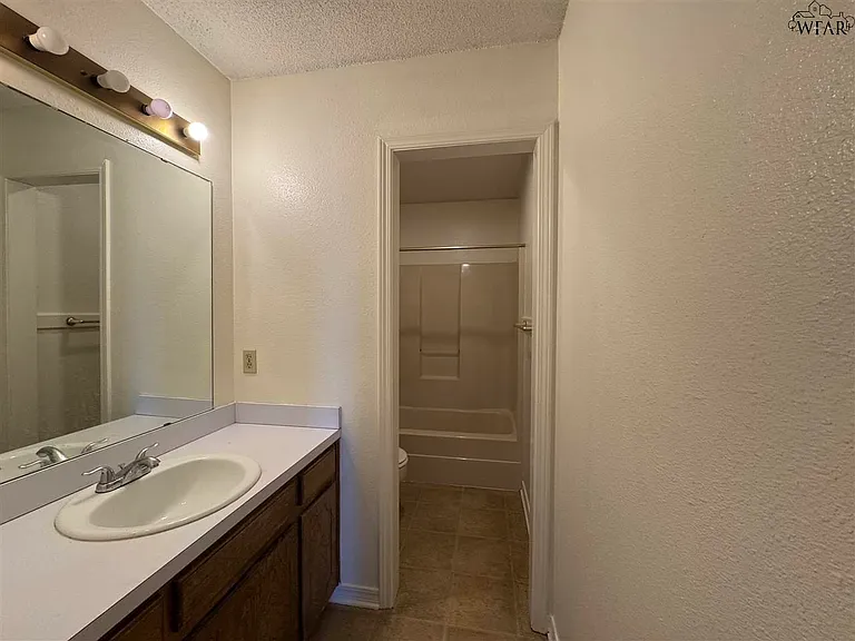 1208 Wendy Rdg — Photo 9