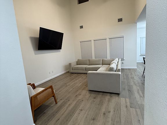 5th image of 1615 Pecan Orchard Dr
