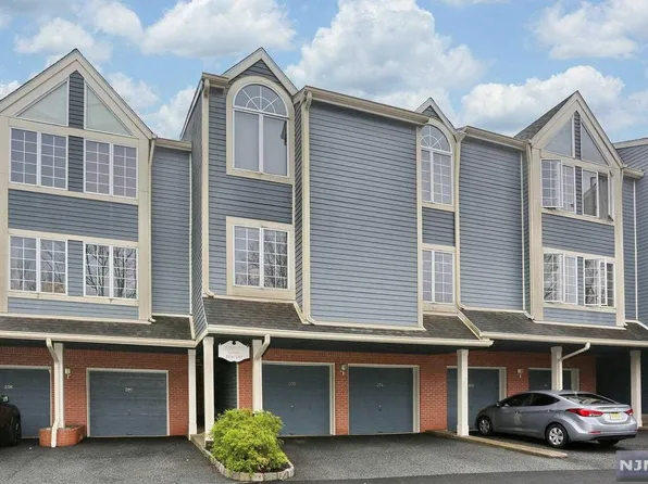 204 Cambridge Dr, Ramsey, NJ 07446