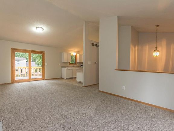 4th image of 325 Fleetwood Dr