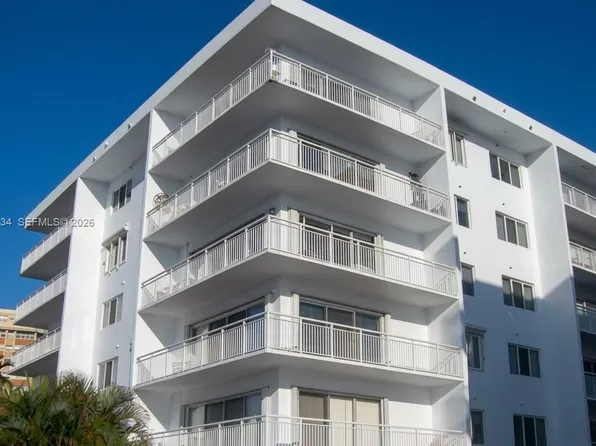 126 Golden Isles Dr APT 62A, Hallandale, FL 33009