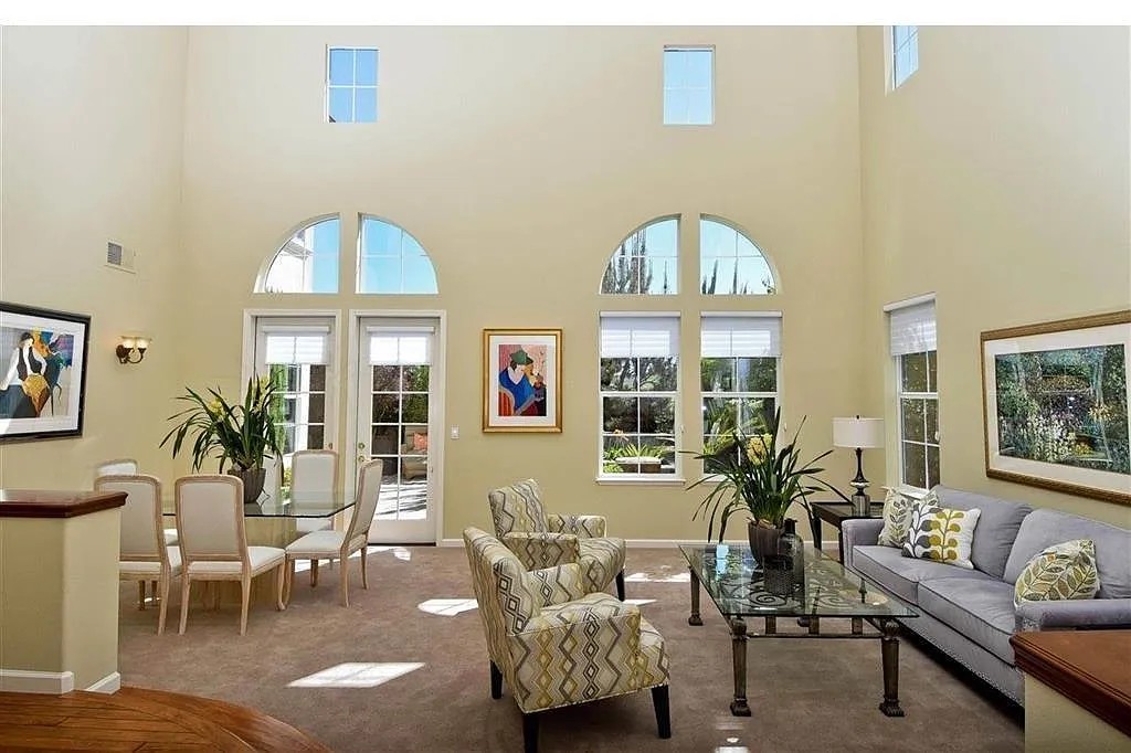 Building Photo - 1162 S Chanterella Dr