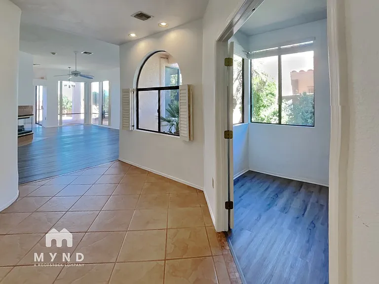 1606 W Calle Del Ducado — Photo 7