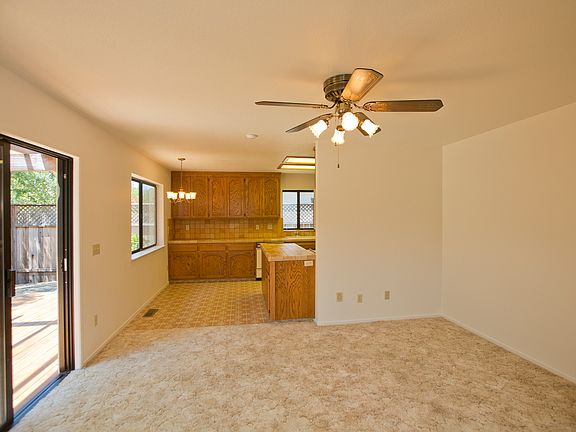 4th image of 545 Linda Dr