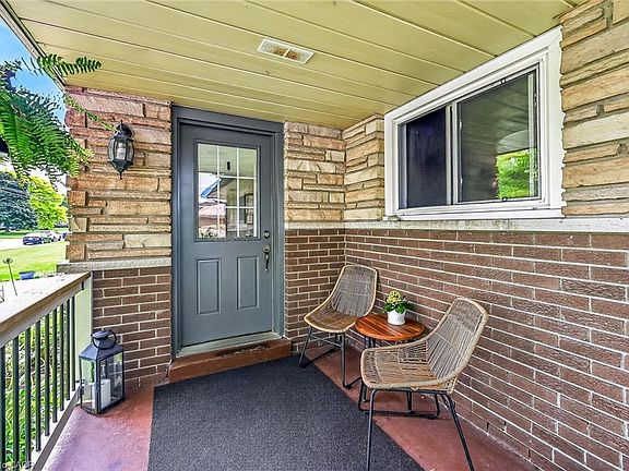 4th image of 251 Mackenzie Cres
