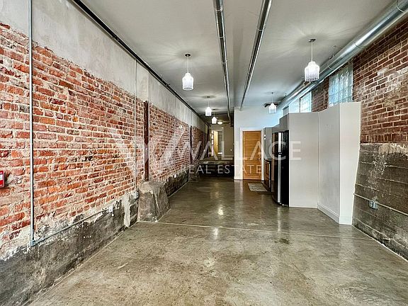 4th image of 473 Walnut St