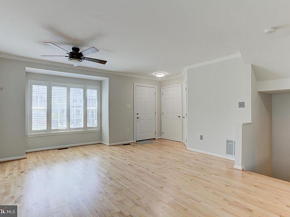 3rd image of 3380 Vineland Pl
