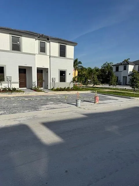 4 bed, 3.0 bath, 1524 sqft, $2,785 — Photo 2