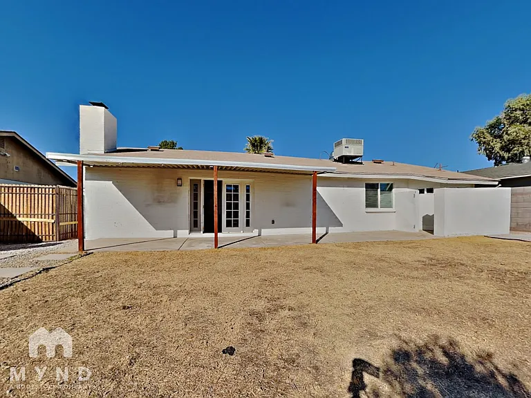 227 W Kerry Ln — Photo 18