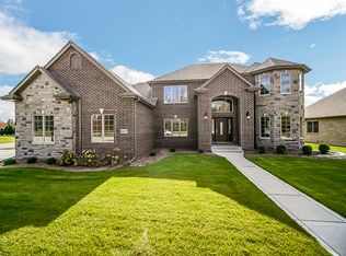 1037 Willowbrook Dr, Schererville, IN 46375
