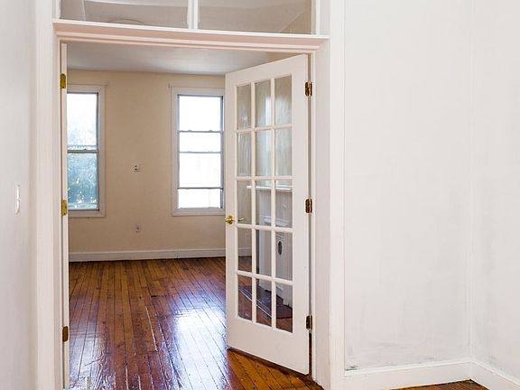 4th image of 61 Morgan Ave #3B