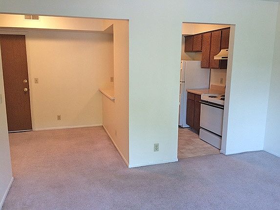 4th image of 10808 Oakbrook Cir APT 7