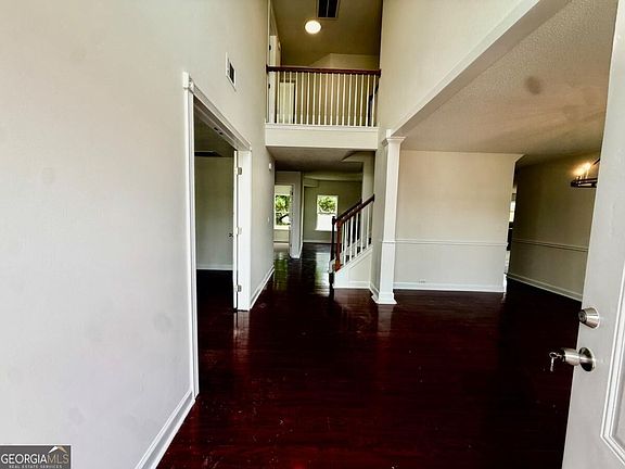 2nd image of 510 Shire Ln