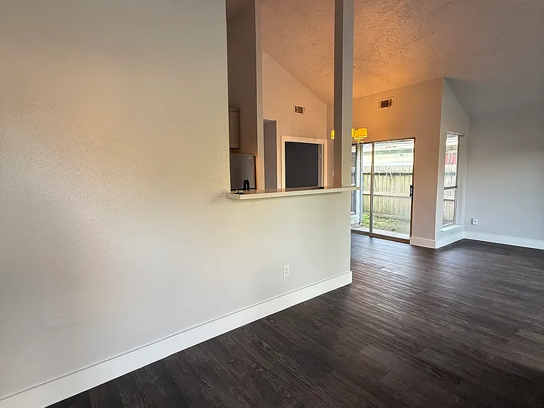 6629 Greenyard Dr — Photo 2