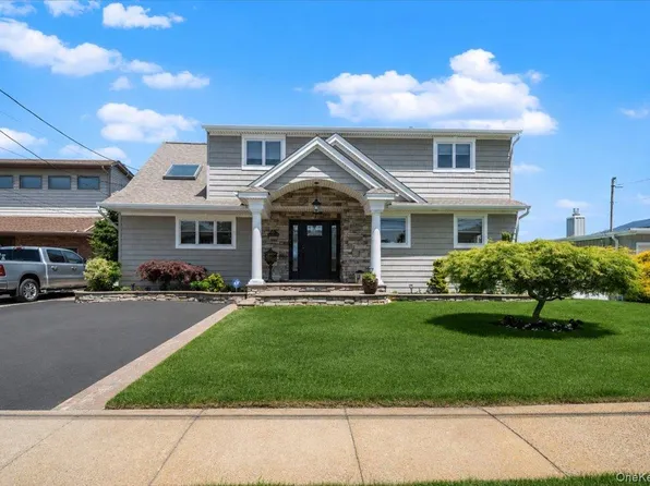 41 Jefferson Place, Massapequa, NY 11758