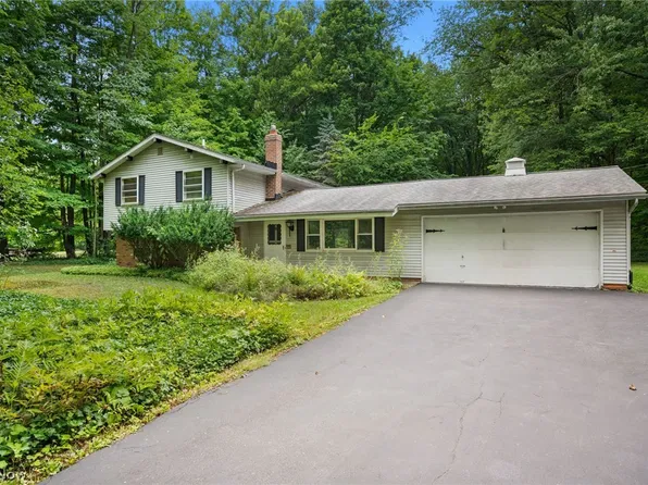 4301 Wayne Rd, Mantua, OH 44255