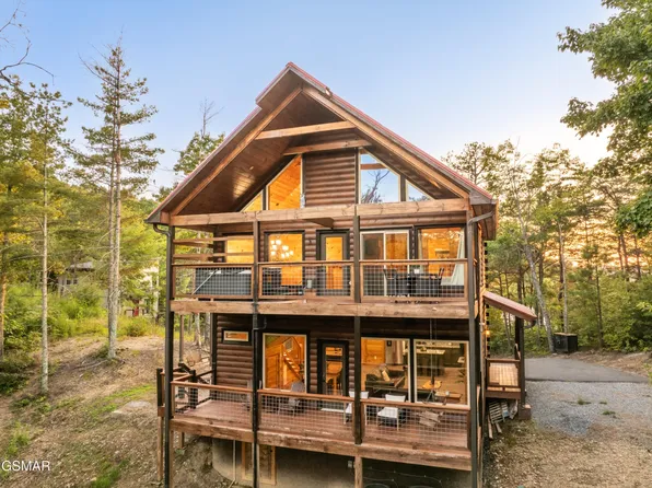 113 Little Round Top Ln, Sevierville, TN 37862