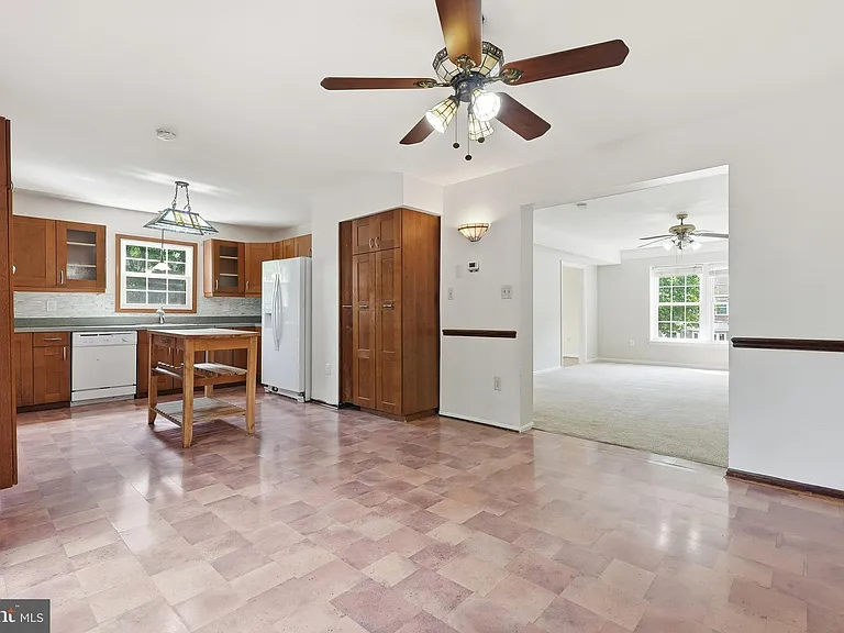 8031 Sleepy View Ln — Photo 16