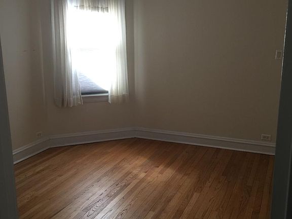 2nd image of 5728 N Richmond St #2