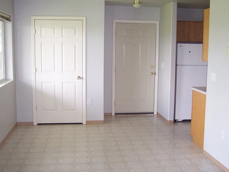1740 White Ave — Photo 4