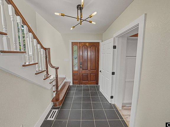 5th image of 932 Waterlily Rd