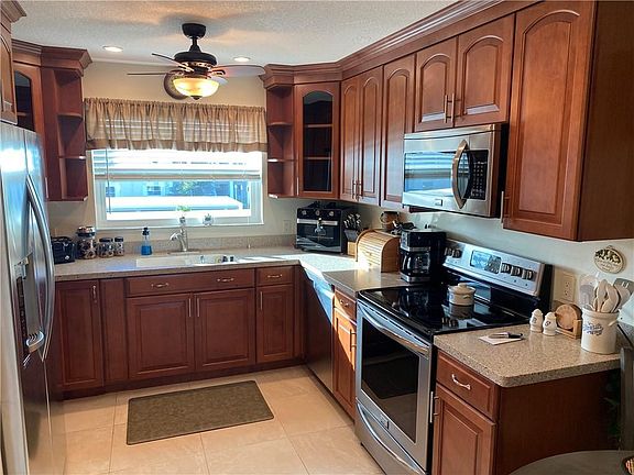 4th image of 600 E Lake Jasmine Cir Unit 600-203