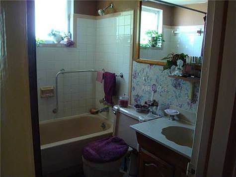 5th image of 4332 Belleville Ave