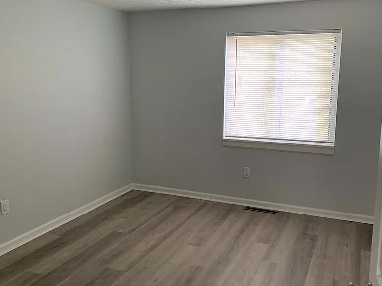 1818 Holburn Ave — Photo 2